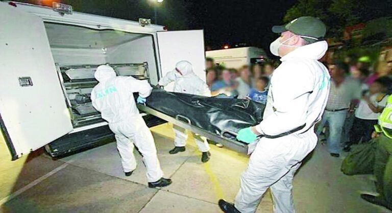 De 30 puñaladas hombre habría asesinado a su pareja por celos De 30 puñaladas hombre habría asesinado a su pareja por celos